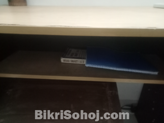 Reading table otobi brand length 2.5 feet width 1.5 fit